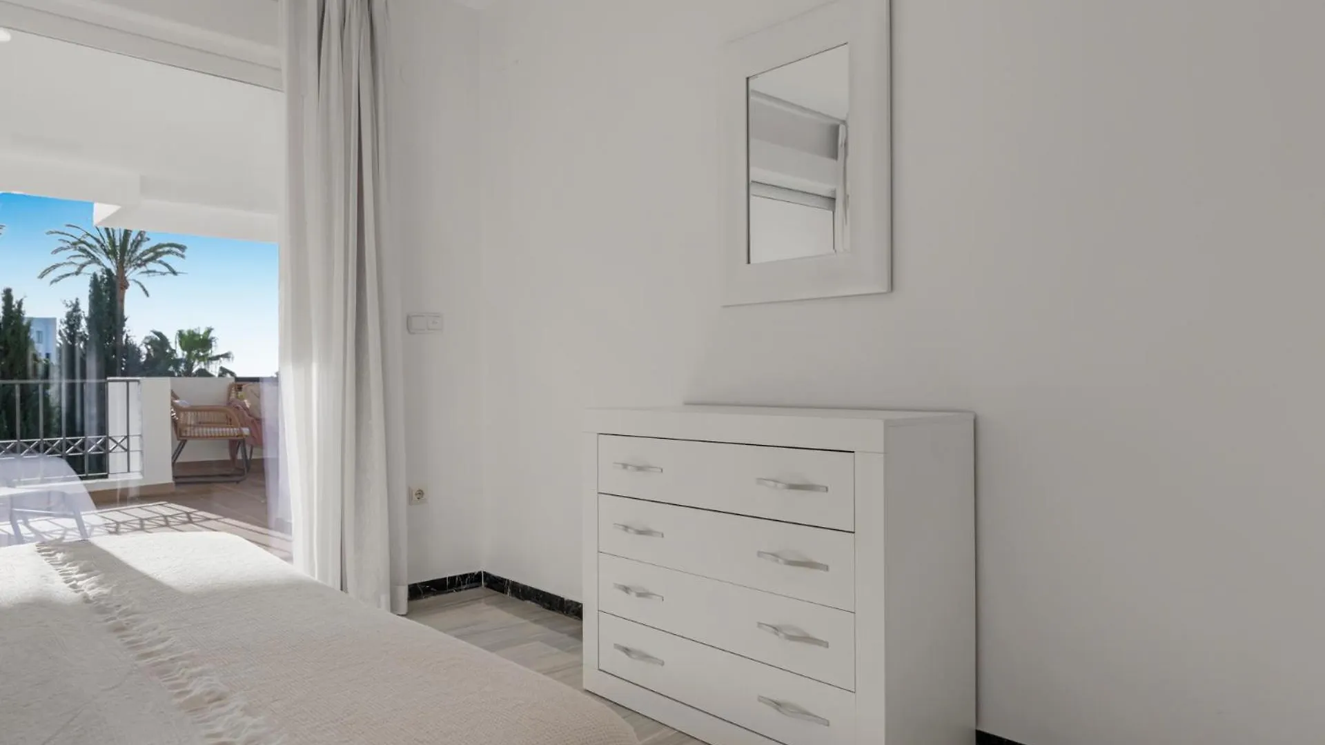 Banus Rentals Luminoso Apartamento Con Vistas Al Mar Марбелья Апартаменты